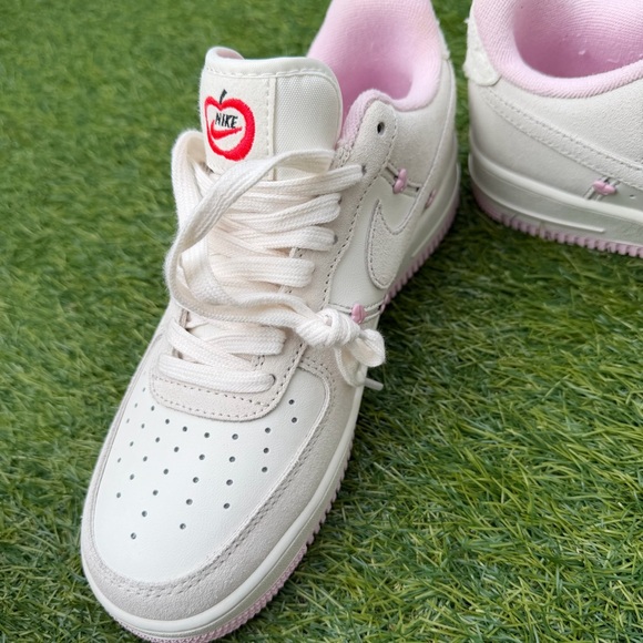 Women’s Valentine’s Day Air Force 1 low size 8.5 - Picture 7 of 14